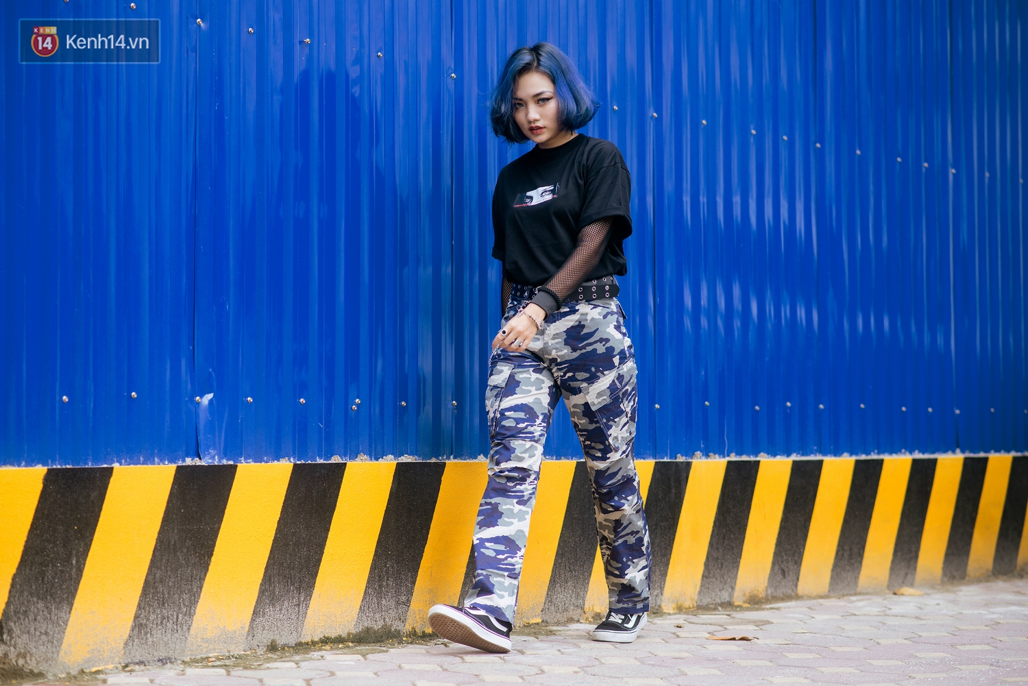 Street style 2 miền: Phong cách bụi bặm lên ngôi, bạn trẻ nào cũng chất bá cháy - Ảnh 5. Street style 2 miền: Phong cách bụi bặm lên ngôi, bạn trẻ nào cũng chất bá cháy - Ảnh 5.