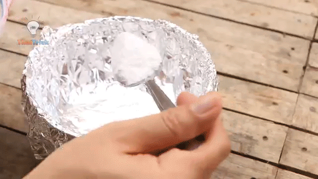 Trang sức bạc xỉn m&agrave;u vẫn c&oacute; thể s&aacute;ng b&oacute;ng như l&uacute;c mới mua về chỉ nhờ một mẹo cực đơn giản - Ảnh 3.