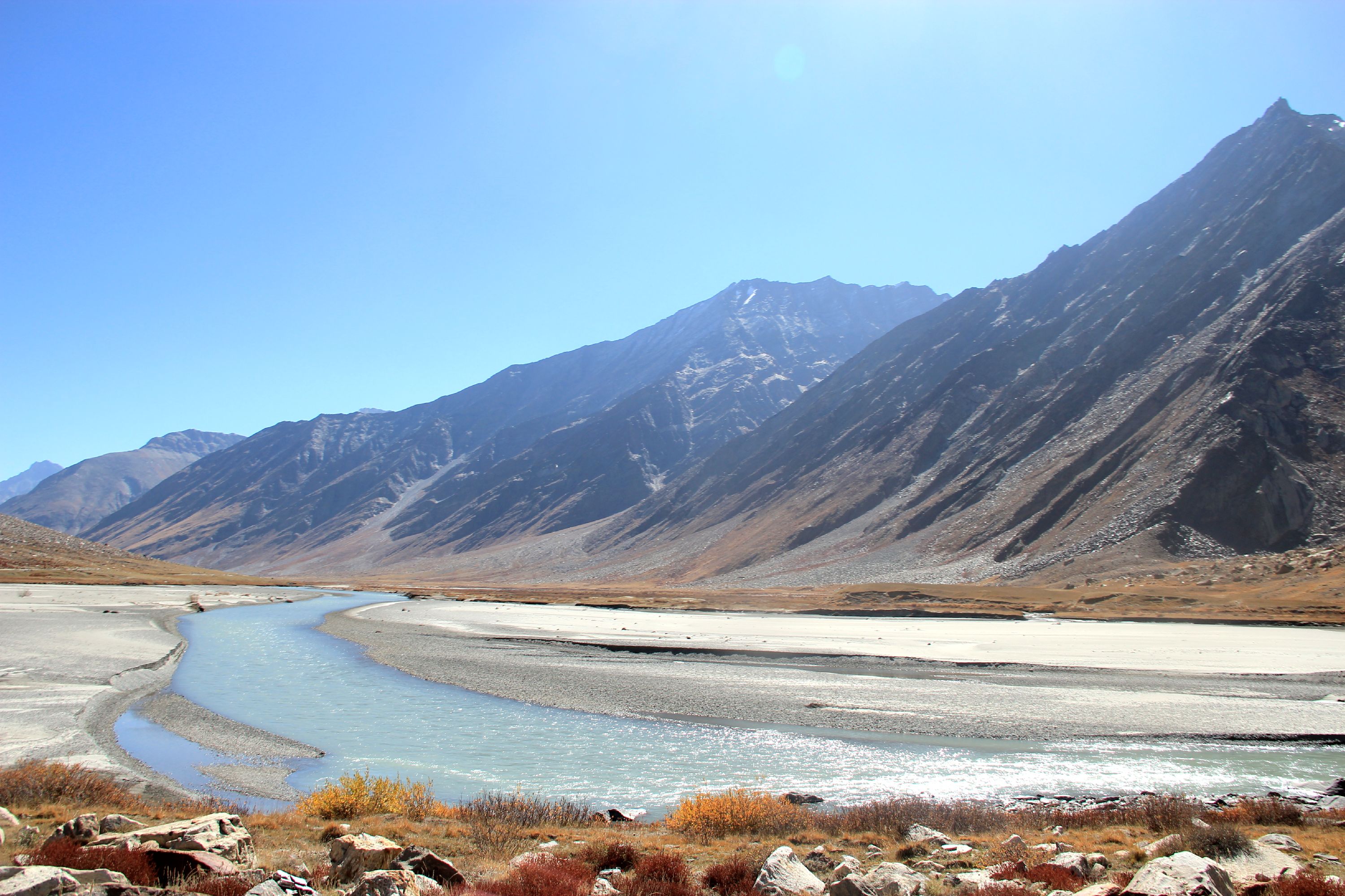Mùa thu ở Ladakh: Hành trình trải nghiệm của 1 phụ nữ Việt đến nơi đẹp tựa “thiên đường ẩn giấu” ở Ấn Độ - Ảnh 4. Mùa thu ở Ladakh: Hành trình trải nghiệm của 1 phụ nữ Việt đến nơi đẹp tựa “thiên đường ẩn giấu” ở Ấn Độ - Ảnh 4.