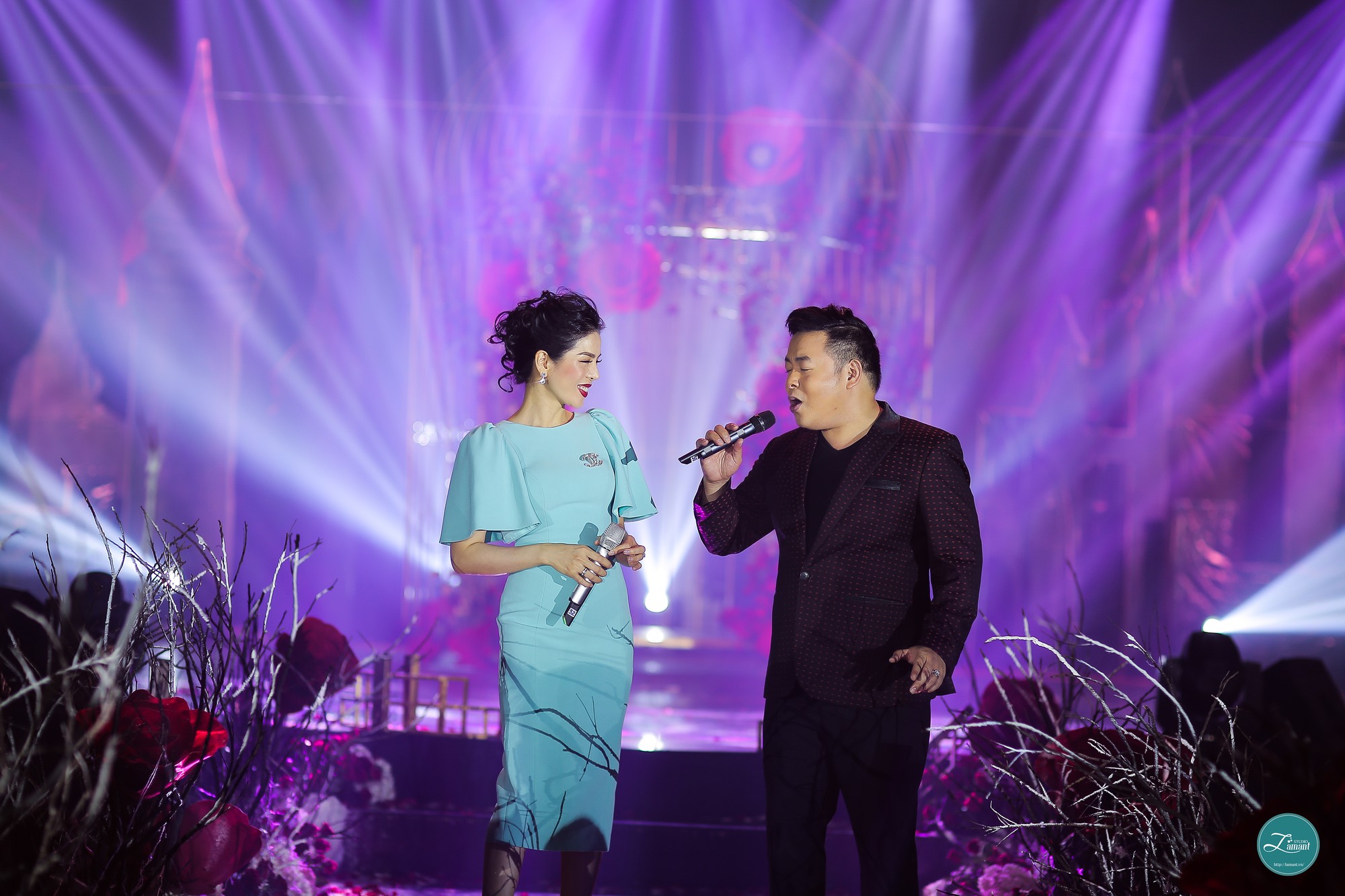 Ở Việt Nam cũng có những siêu đám cưới xa hoa, huy động hàng chục vệ sĩ để bảo vệ dàn khách mời toàn người nổi tiếng - Ảnh 12. Ở Việt Nam cũng có những siêu đám cưới xa hoa, huy động hàng chục vệ sĩ để bảo vệ dàn khách mời toàn người nổi tiếng - Ảnh 12.
