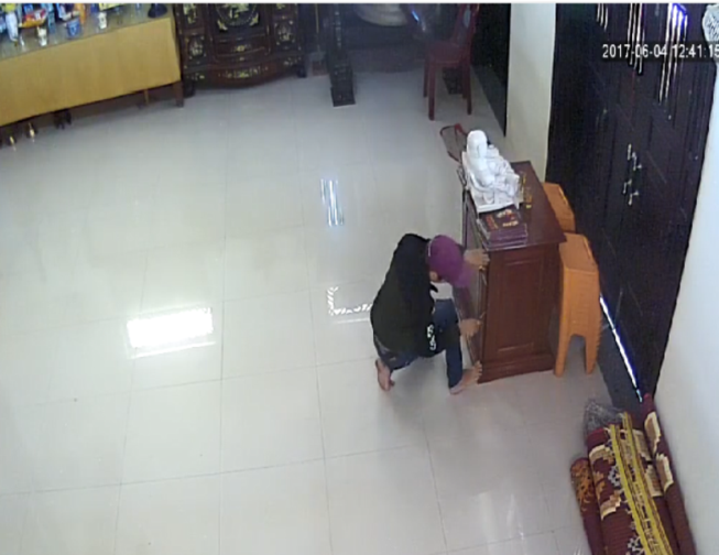 Clip: Nam thanh niên cạy thùng công đức trong chùa ở Quảng Nam để trộm tiền - Ảnh 3.