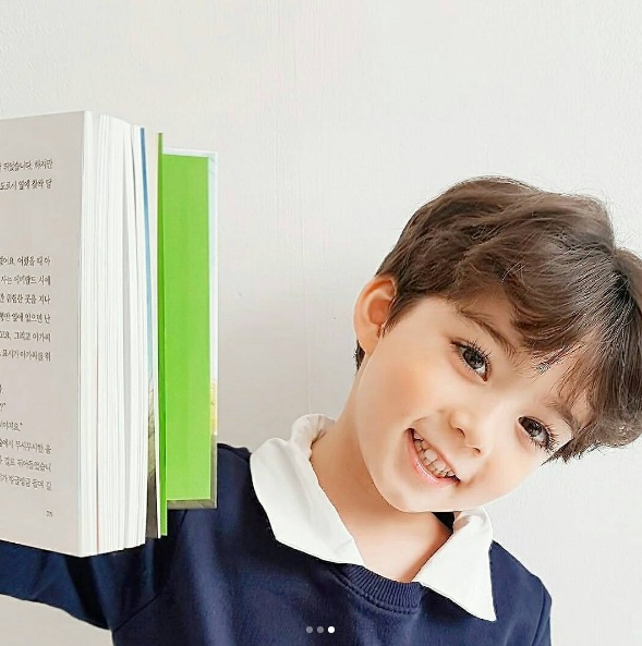 Tiểu so&aacute;i ca si&ecirc;u dễ thương đang khiến cư d&acirc;n mạng m&ecirc; t&iacute;t - Ảnh 4.