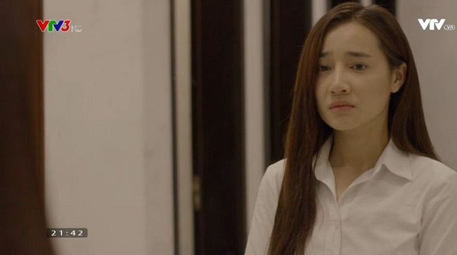 Linh (Nh&atilde; Phương) bị t&igrave;nh địch hất nước v&agrave;o mặt ngay trước mặt người y&ecirc;u v&agrave; b&agrave;n d&acirc;n thi&ecirc;n hạ - Ảnh 4.