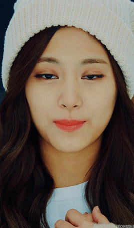 Đến Dispatch cũng b&oacute; tay kh&ocirc;ng chọn nổi Somi (I.O.I) hay Tzuyu (TWICE) đẹp hơn - Ảnh 5.