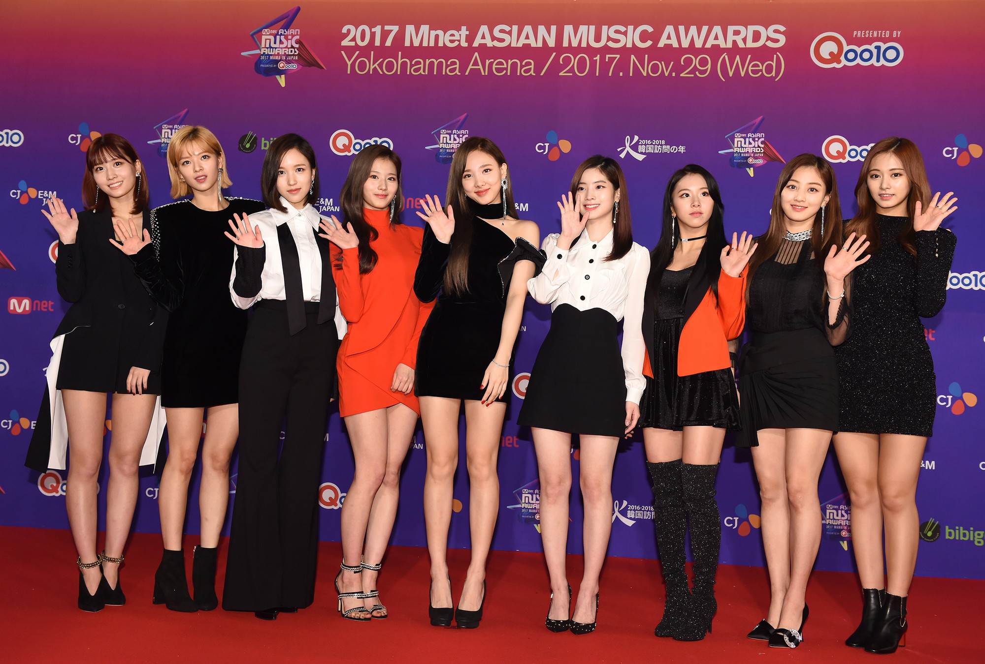 twice-1511948494114.jpg