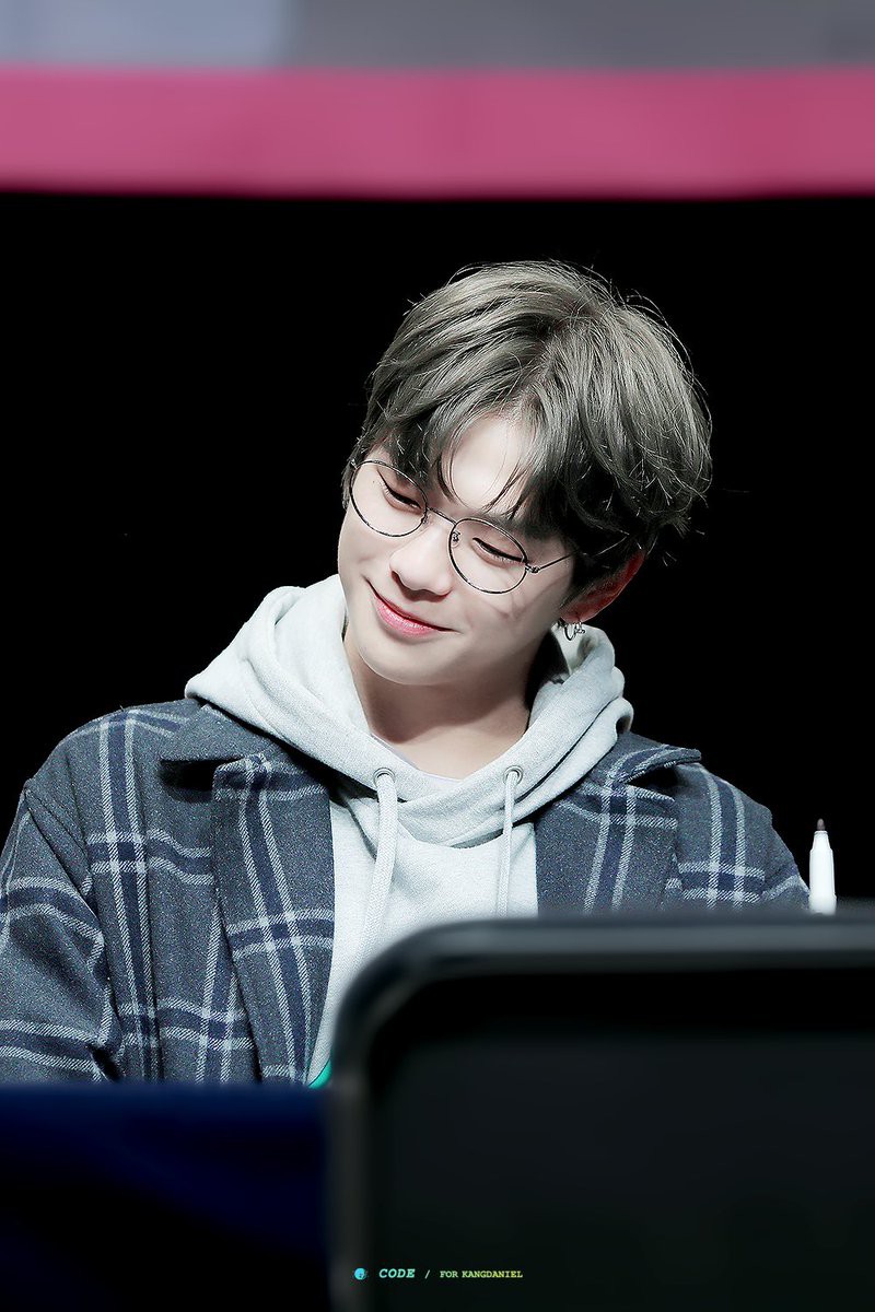 Dạo này Center quốc dân Kang Daniel chỉ đi giày trắng và đây là lí do - Ảnh 2.