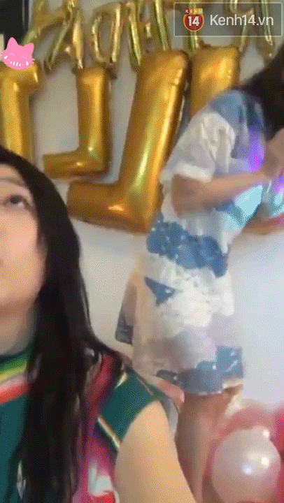 Kh&oacute;a m&ocirc;i tr&ecirc;n livestream, Sulli v&agrave; c&ocirc; bạn th&acirc;n Goo Hara lại g&acirc;y x&ocirc;n xao - Ảnh 2.