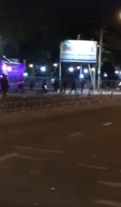 Biên Hòa: 2 nhóm thanh niên cầm dao đuổi đánh nhau trên đường 5 mới - Ảnh 3.