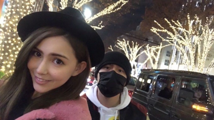 Đêm Noel của sao Trung: Đường Yên đỏ rực, Lưu Diệc Phi chạy sô mải miết - Ảnh 5. Đêm Noel của sao Trung: Đường Yên đỏ rực, Lưu Diệc Phi chạy sô mải miết - Ảnh 5.