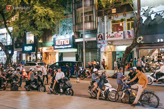 Kh&aacute;m ph&aacute; 3 trung t&acirc;m thương mại lớn nhất S&agrave;i G&ograve;n l&agrave; thấy giới trẻ đang th&iacute;ch ăn g&igrave;, chơi g&igrave;? - Ảnh 17.