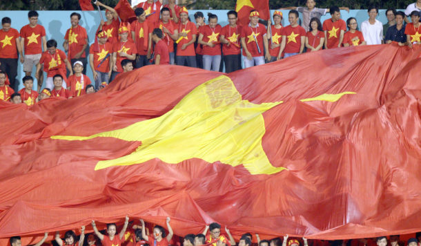 Báo New Zealand ấn tượng với sắc đỏ của CĐV Việt Nam - Ảnh 1.