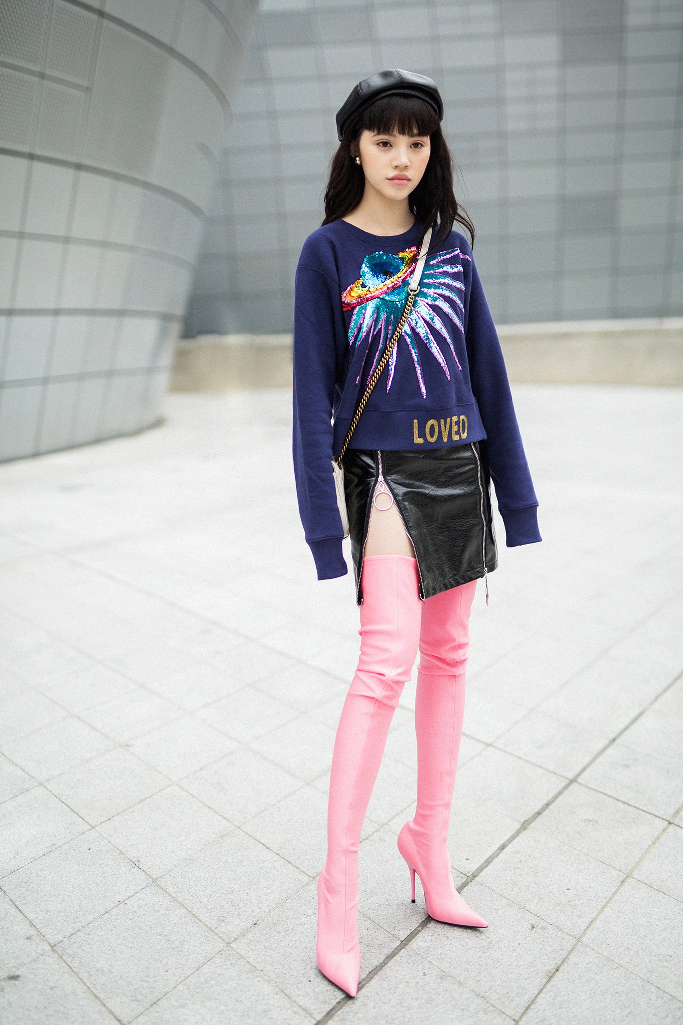 Không đơn thuần là những màn khoe váy áo, sự bùng nổ của fashionista và celeb Việt tại các Tuần lễ thời trang còn có ý nghĩa nhiều hơn thế - Ảnh 7. Không đơn thuần là những màn khoe váy áo, sự bùng nổ của fashionista và celeb Việt tại các Tuần lễ thời trang còn có ý nghĩa nhiều hơn thế - Ảnh 7.