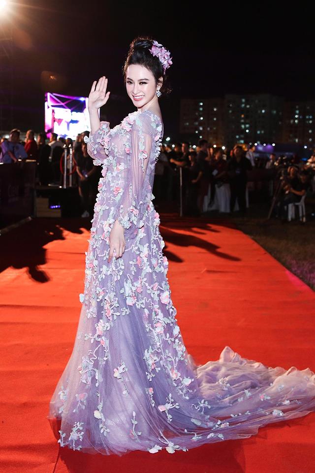 12 bộ cánh điểm 10 nếu xuất hiện ngay trên thảm đỏ WeChoice Awards 2016! - Ảnh 5. 12 bộ cánh điểm 10 nếu xuất hiện ngay trên thảm đỏ WeChoice Awards 2016! - Ảnh 5.