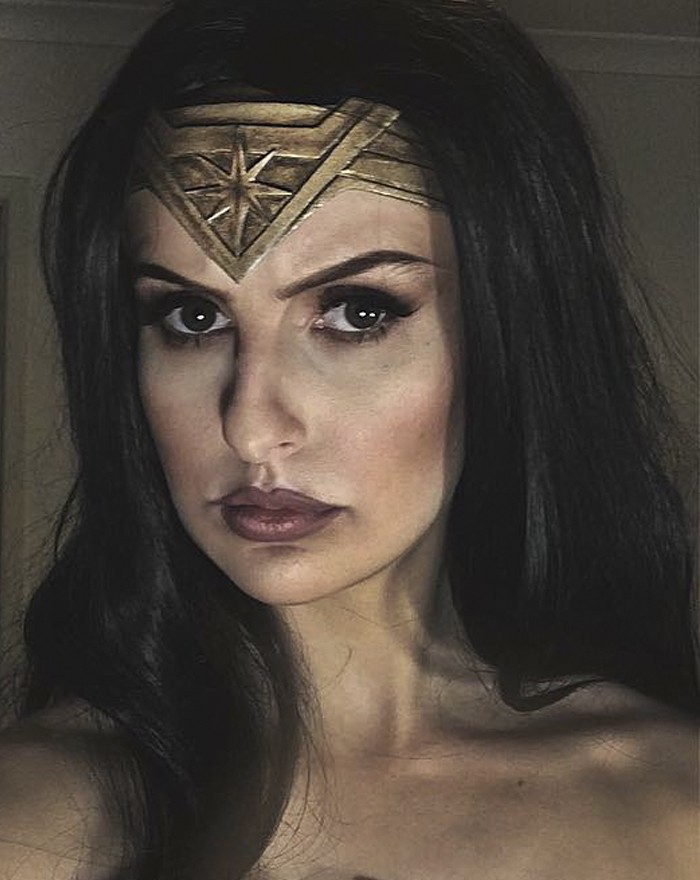 Rhyleep Body Chỉ dùng thảm xốp và băng dính, cô gái này vẫn cosplay Wonder Woman ...