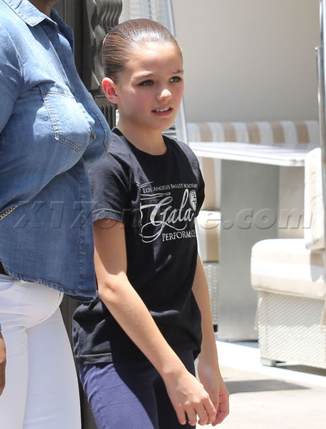 11 tuổi, gương mặt Suri Cruise đ&atilde; sắc sảo v&agrave; đẹp như minh tinh điện ảnh tương lai - Ảnh 1.