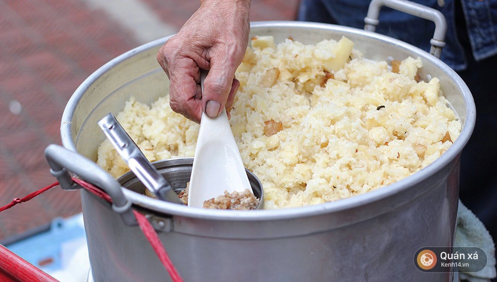 Một món xôi chỉ đến mùa đông mới có và một hàng xôi chỉ bán 3 tiếng mỗi ngày là hết - Ảnh 3. Một món xôi chỉ đến mùa đông mới có và một hàng xôi chỉ bán 3 tiếng mỗi ngày là hết - Ảnh 3.