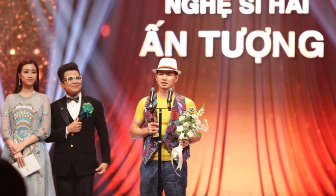 Ấm ức vì hụt giải thưởng Nghệ sĩ hài ấn tượng, Trường Giang đăng status đá xéo VTV Awards? - Ảnh 1.