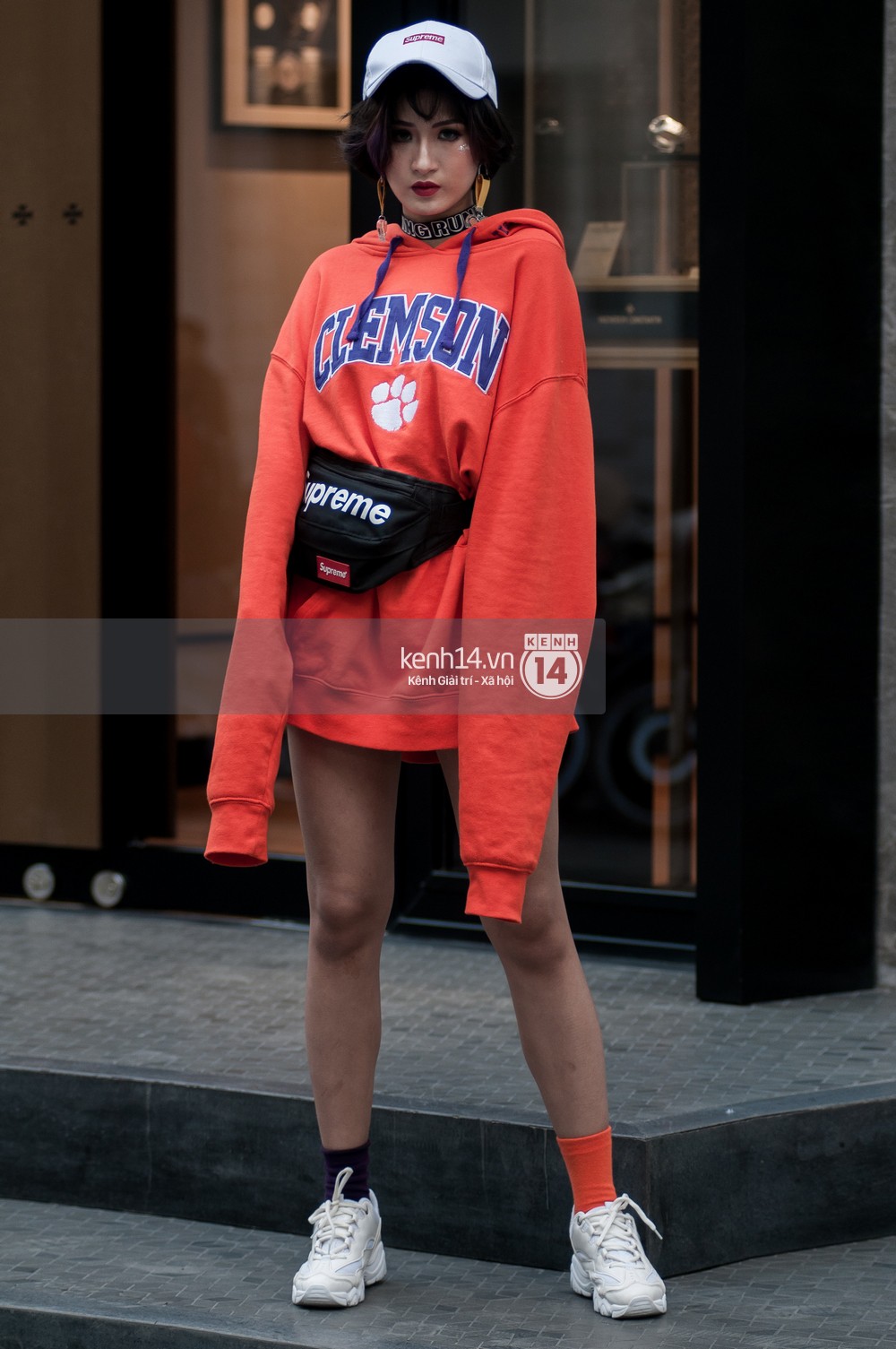 Giới trẻ Việt đón Giáng sinh với street style tràn ngập sắc màu rực rỡ và những item mốt nhất - Ảnh 8.