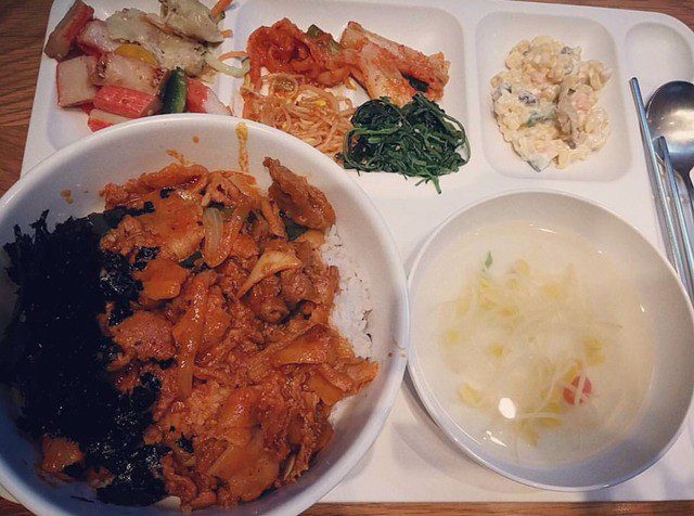 Lộ diện món ăn ngon thần thánh trong canteen bí mật nhà YG - Ảnh 5.