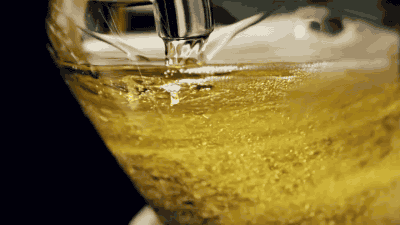 Bia, rượu và thậm chí là cả nước cam đóng chai thoang thoảng mùi tanh của cá. Lý do là... - Ảnh 4.