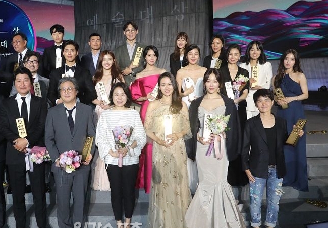 Baeksang đã kết thúc nhiều ngày, fan vẫn đau đầu vì không chọn nổi Yoona hay các mỹ nhân này đẹp hơn - Ảnh 2.