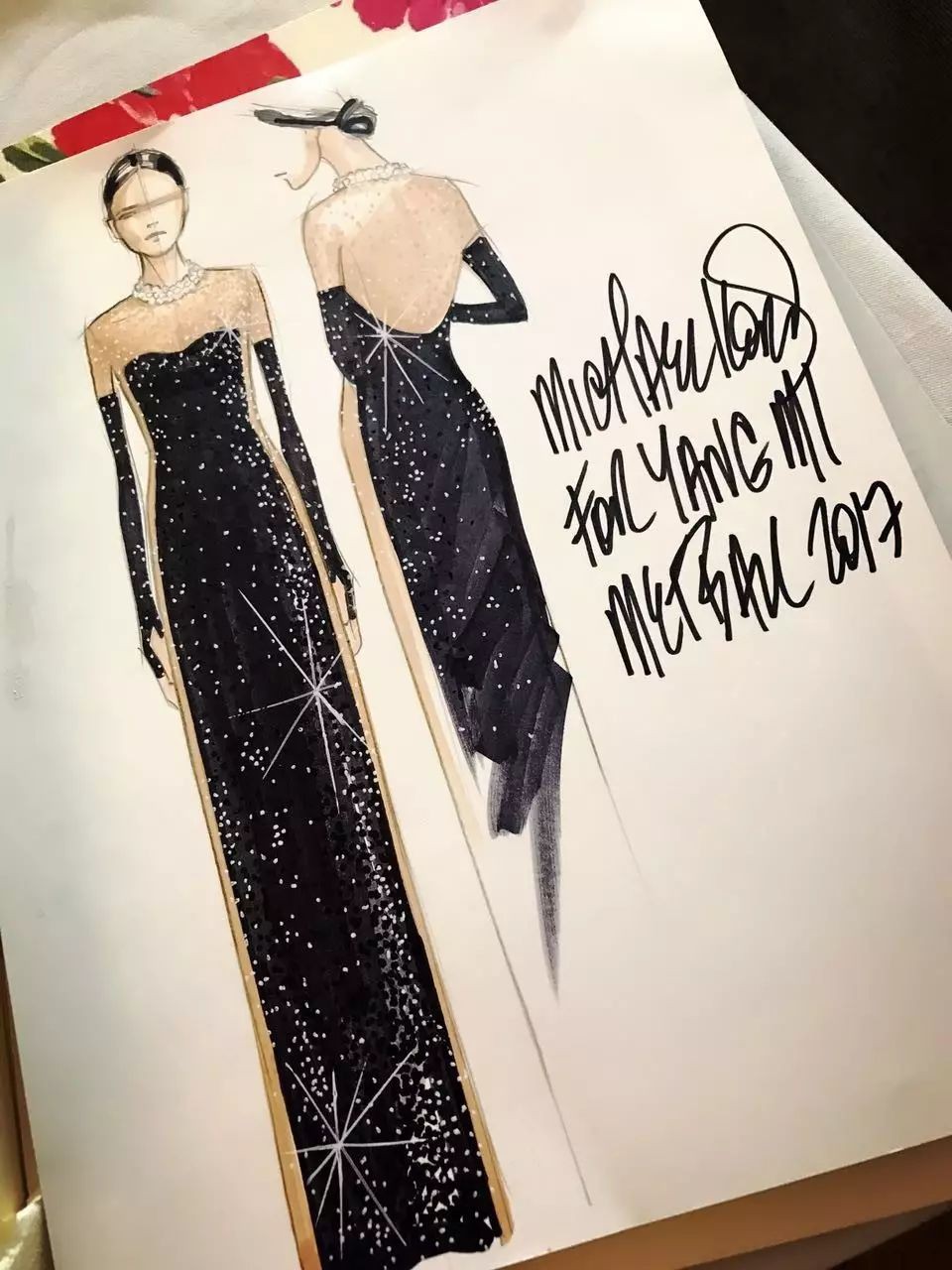 Vừa quay trở lại sàn diễn, váy xuyên thấu gợi cảm của Ming Xi đã “đụng hàng” ngay với lễ phục của Dương Mịch - Ảnh 5. Vừa quay trở lại sàn diễn, váy xuyên thấu gợi cảm của Ming Xi đã “đụng hàng” ngay với lễ phục của Dương Mịch - Ảnh 5.