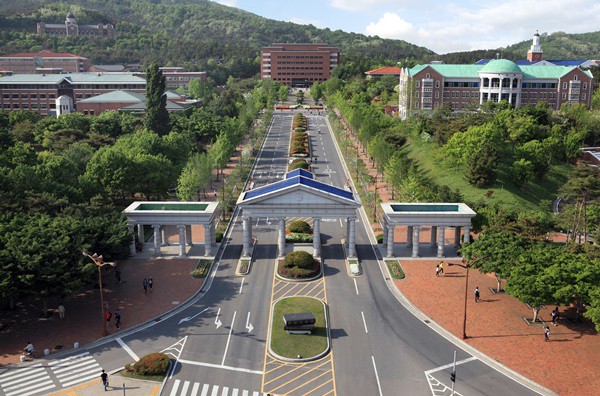 Hơn 100 phim Hàn đều chọn ngôi trường đại học tuyệt đẹp này làm bối cảnh ghi hình - Ảnh 2.