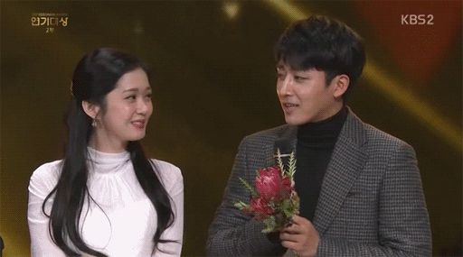 Netizen Hàn mừng rỡ khi gái ế Jang Na Ra cuối cùng đã tìm được chồng nhờ KBS Drama Awards - Ảnh 4.