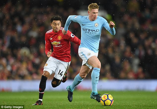 Sao Man Utd lừa dối bạn gái người mẫu, lên giường với bà mẹ đơn thân - Ảnh 2. Sao Man Utd lừa dối bạn gái người mẫu, lên giường với bà mẹ đơn thân - Ảnh 2.