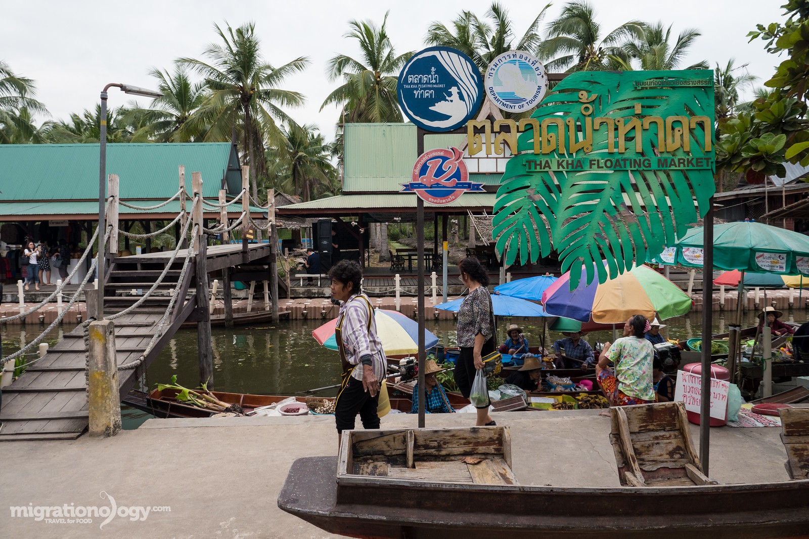 Độc đáo ẩm thực chợ nổi Tha Kha (Thái Lan), chỉ cần nhìn qua là muốn xách ba lô lên mà đi ngay - Ảnh 1.