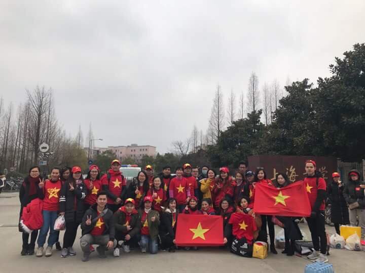 CĐV Việt Nam tại Trung Quốc vượt hàng trăm cây số để cổ vũ cho đội tuyển U23 Việt Nam trước trận đấu lịch sử với Qatar - Ảnh 7.