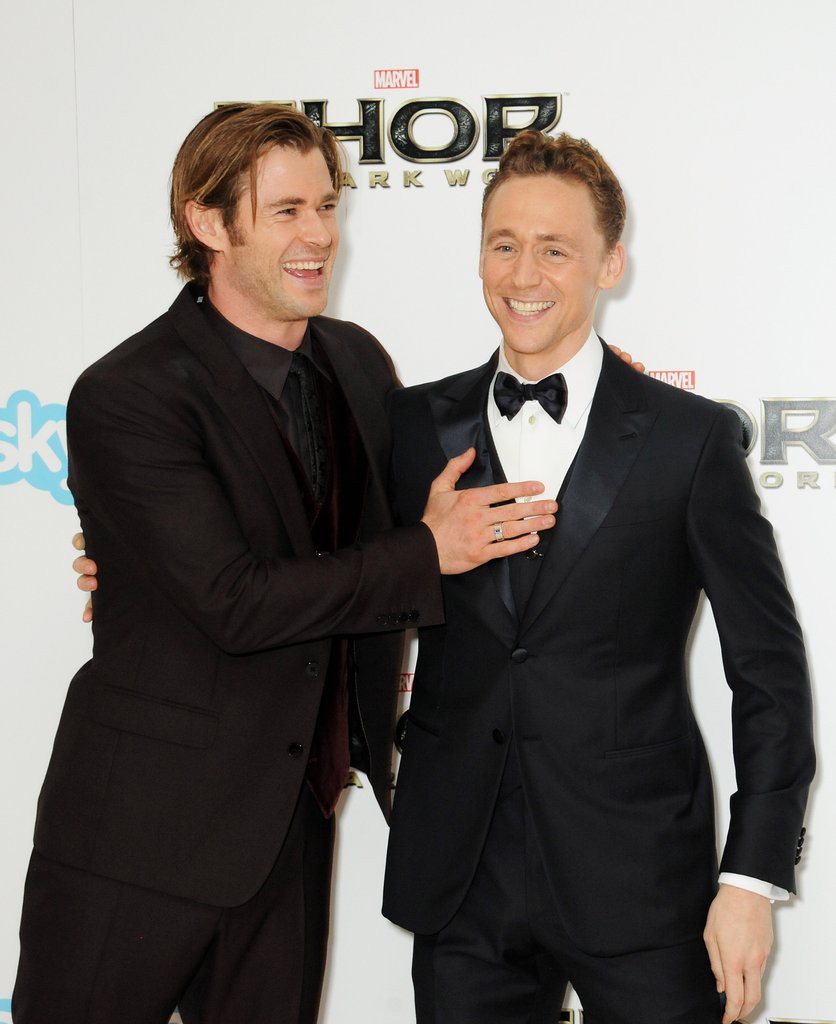 Chris Hemsworth mai mối cho Angelina Jolie hẹn hò với Tom Hiddleston? - Ảnh 2. Chris Hemsworth mai mối cho Angelina Jolie hẹn hò với Tom Hiddleston? - Ảnh 2.