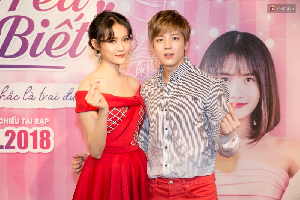 Bị nghi ngờ khả năng ca hát, Trương Mỹ Nhân hát live Đừng xe em đêm nay - Ảnh 9. Bị nghi ngờ khả năng ca hát, Trương Mỹ Nhân hát live Đừng xe em đêm nay - Ảnh 9.