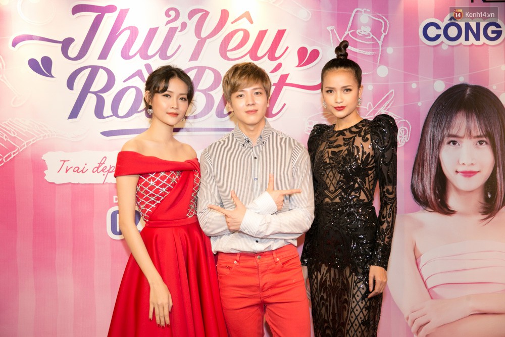Bị nghi ngờ khả năng ca hát, Trương Mỹ Nhân hát live Đừng xe em đêm nay - Ảnh 7. Bị nghi ngờ khả năng ca hát, Trương Mỹ Nhân hát live Đừng xe em đêm nay - Ảnh 7.