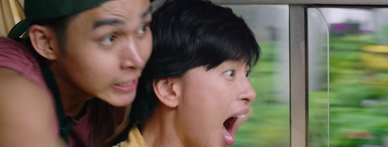 Ngô Thanh Vân làm hung thần xa lộ, cùng Jun Phạm quậy tưng chuyến xe về quê ăn Tết - Ảnh 10. Ngô Thanh Vân làm hung thần xa lộ, cùng Jun Phạm quậy tưng chuyến xe về quê ăn Tết - Ảnh 10.