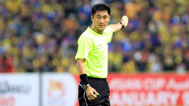 Trọng tài Trung Quốc nhiều tranh cãi bắt trận chung kết U23 Việt Nam - U23 Uzbekistan - Ảnh 1.