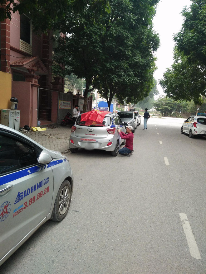 Chùm ảnh: Những chiếc xe mang màu cờ sắc áo tràn ngập phố phường trước trận chung kết của U23 Việt Nam - Ảnh 4.