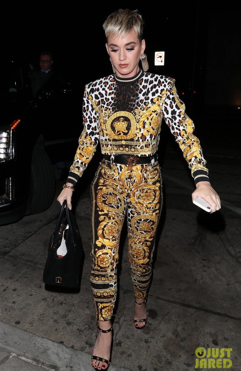 Street style tuần qua là những bảng phối màu xuất sắc của Jolie Nguyễn, Gigi Hadid, Park Shin Hye... - Ảnh 20.