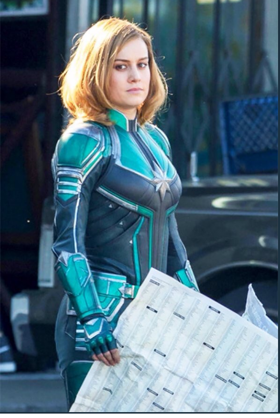 Captain Marvel làm người hâm mộ thất vọng với trang phục siêu anh hùng xấu xí - Ảnh 2.