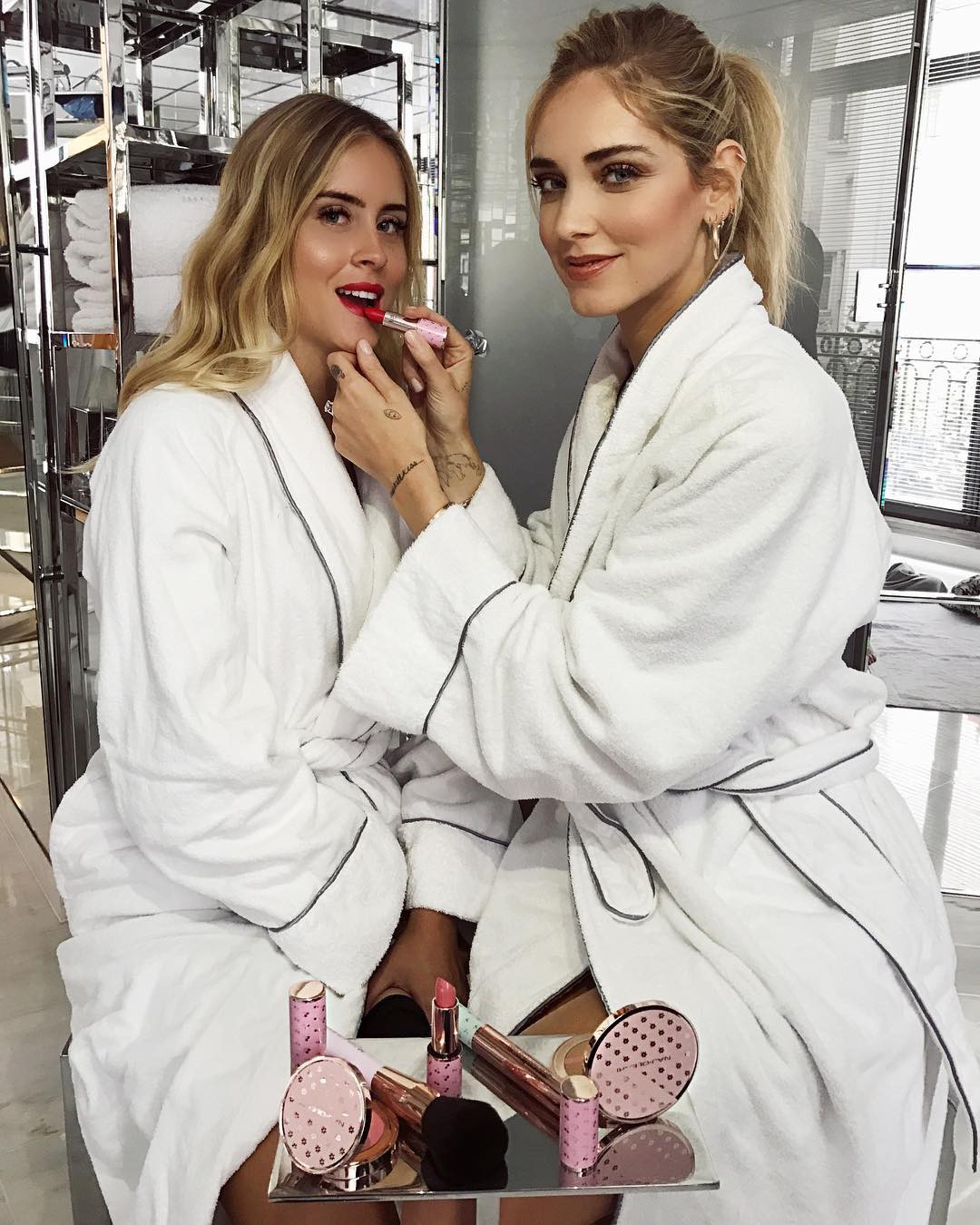 Mặc áo choàng tắm, đầu quấn khăn và makeup thật kỹ càng chính là trend mới của hội bánh bèo phù phiếm - Ảnh 8. Mặc áo choàng tắm, đầu quấn khăn và makeup thật kỹ càng chính là trend mới của hội bánh bèo phù phiếm - Ảnh 8.