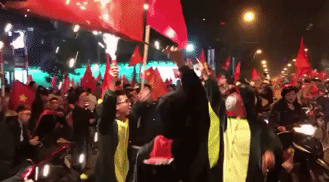Ng&agrave;n lẻ một m&agrave;n ăn mừng độc đ&aacute;o d&agrave;nh cho đội tuyển U23 của c&aacute;c fan h&acirc;m mộ nước nh&agrave; - Ảnh 17.
