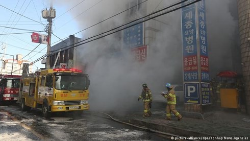 Tổng thống Hàn Quốc triệu tập cuộc họp khẩn sau vụ cháy kinh hoàng - Ảnh 1.