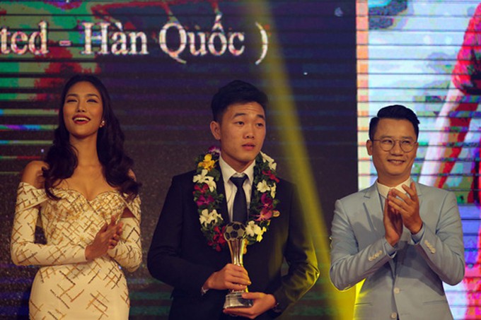 Nhận mình là playboy nhưng khi đứng cạnh Lan Khuê và Kaity Nguyễn lại như tượng gỗ thế Xuân Trường ơi? - Ảnh 7. Nhận mình là playboy nhưng khi đứng cạnh Lan Khuê và Kaity Nguyễn lại như tượng gỗ thế Xuân Trường ơi? - Ảnh 7.