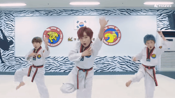Các học viên Taekwondo nhí gây sốt với màn cover vũ đạo hit của BTS - Ảnh 1.