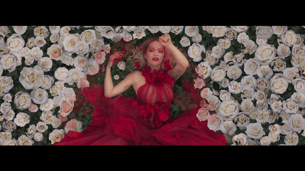 Hẳn là trùng hợp? Đúng 1 năm sau MV của ZAYN và Taylor Swift, Liam và Rita Ora tung MV OST 50 Shades - Ảnh 1.