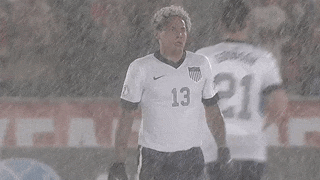 12 khoảnh khắc đáng nhớ của các cầu thủ dưới trời mưa tuyết - Ảnh 17.