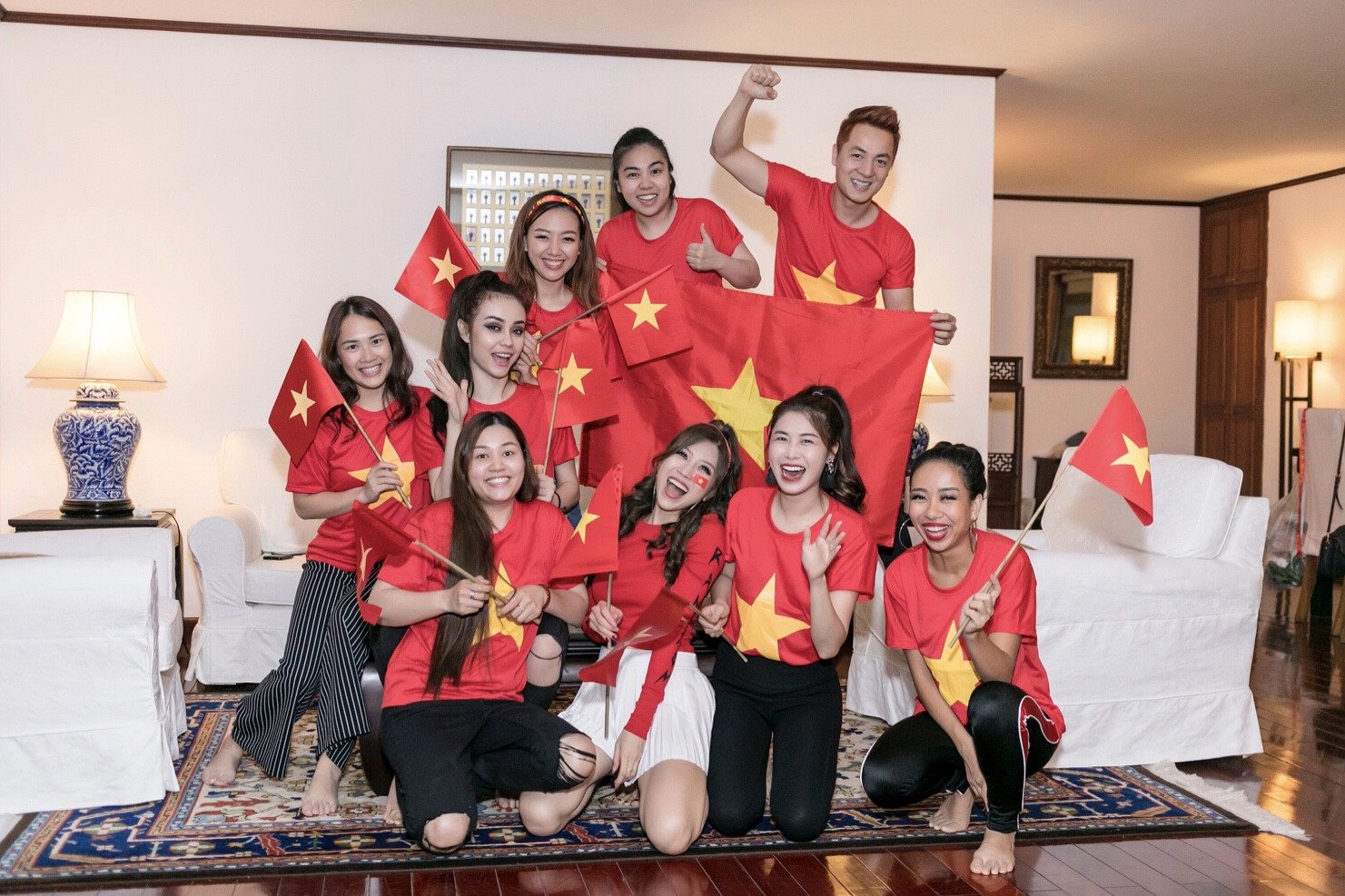 Cuồng nhiệt như Trang Pháp: Tổ chức sinh nhật kết hợp cổ vũ U23 Việt Nam - Ảnh 5.