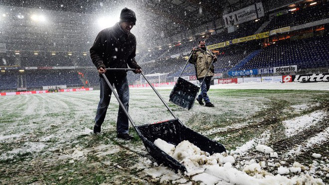 Tại sao những giải bóng đá hàng đầu ở châu Âu rất ít khi hoãn vì tuyết? - Ảnh 4.