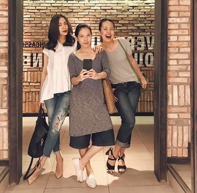 Chẳng cần dát lên người hàng hiệu, Hà Tăng cứ bình dị với 3 món đồ này là đẹp hết nấc - Ảnh 1. Chẳng cần dát lên người hàng hiệu, Hà Tăng cứ bình dị với 3 món đồ này là đẹp hết nấc - Ảnh 1.
