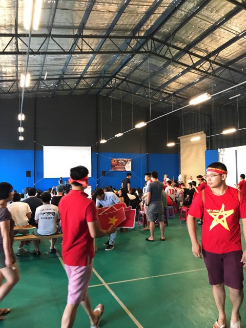 Ở xứ sở chuột t&uacute;i xa x&ocirc;i, hội người Việt cũng đang n&ocirc; nức chuẩn bị cho trận Chung kết AFC - Ảnh 6.